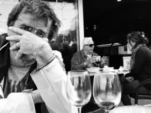 Lire la suite à propos de l’article Au café